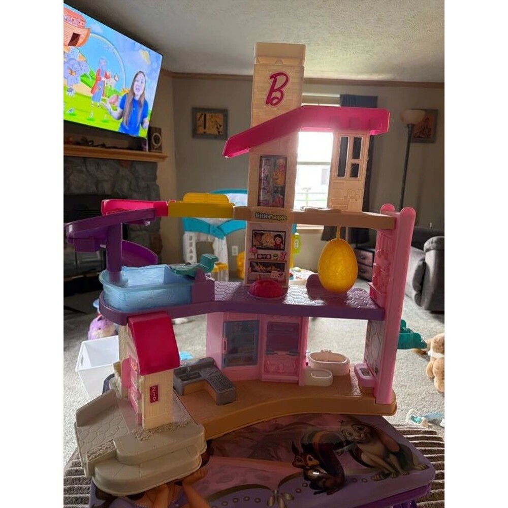 Barbie little people set